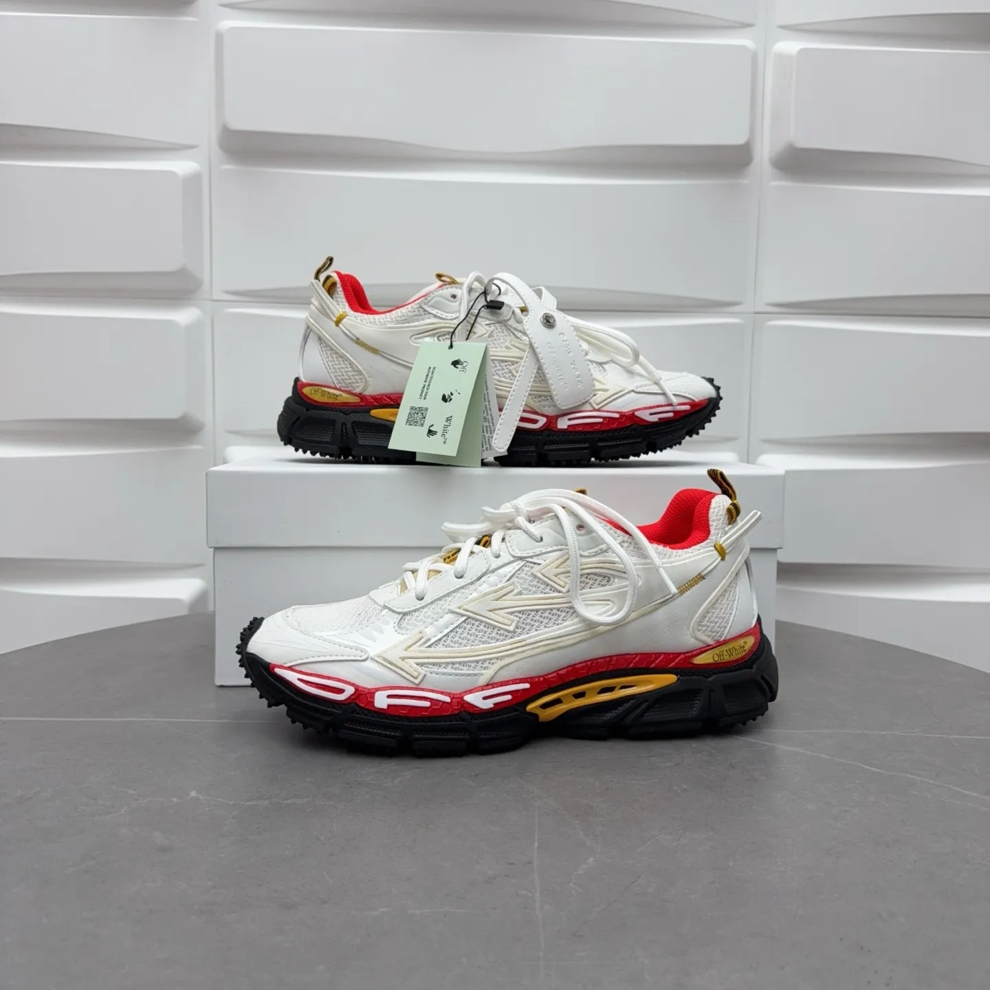 【off- white】P: 720💰Couple style👫, Size: 35-44 (Male 38.45.46 custom-made) High-quality version👊"Out of office" series original mold opening, original lasting, production process 1:1 original version ➰OFF GREY) OFF-WHITE Be Right Back Couple style👫Round toe lace-up arrow pattern low-top lifestyle casual shoes green. A running shoe called the "Be Right Back" sneaker. The design of this sneaker is inspired by Japanese sports aesthetics and craftsmanship, with running performance and principles at its core.